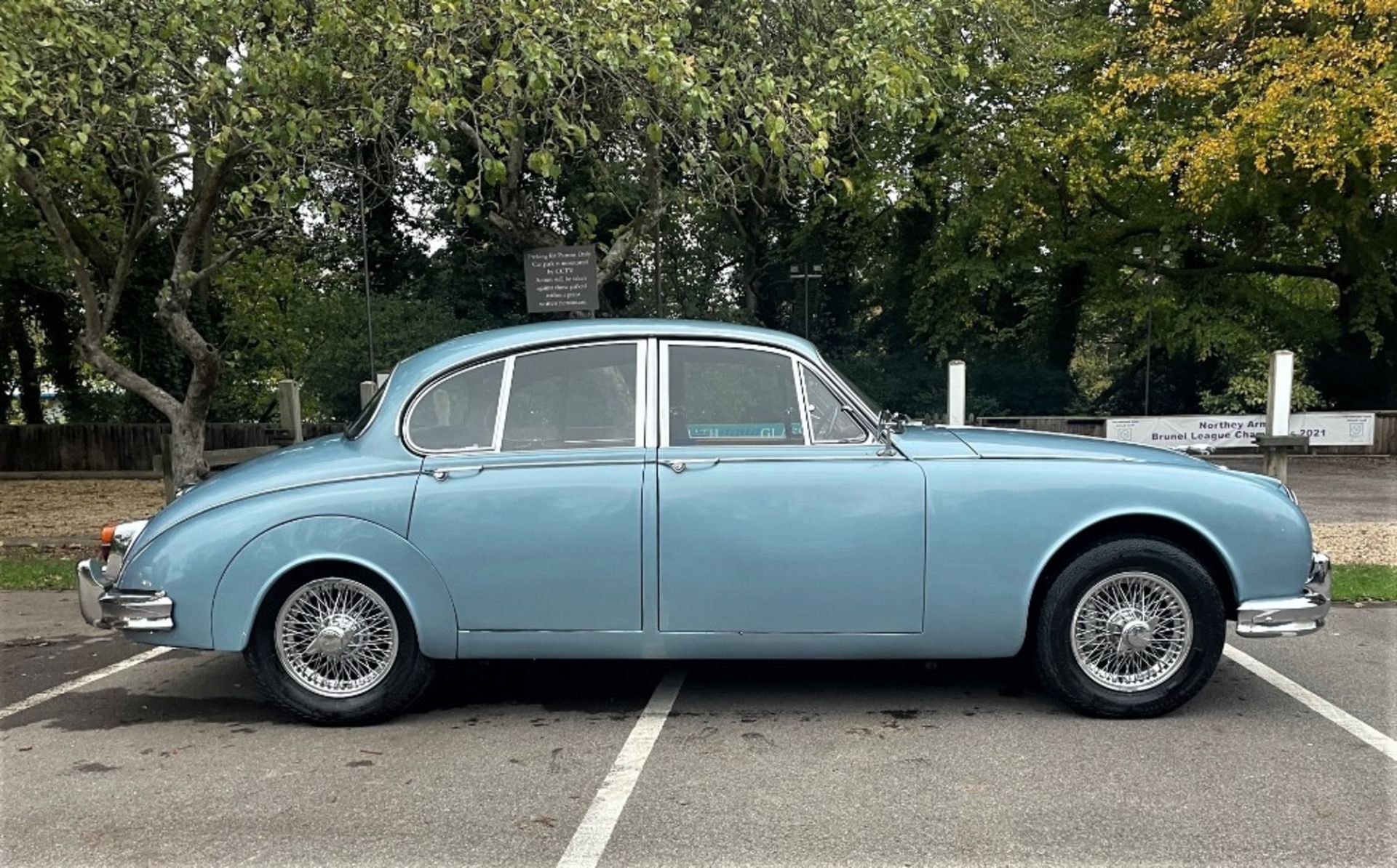 1965 JAGUAR MARK II 3.4 SALOON Registration Number: OVW 505D Chassis Number: 170007DN Recorded - Image 4 of 12