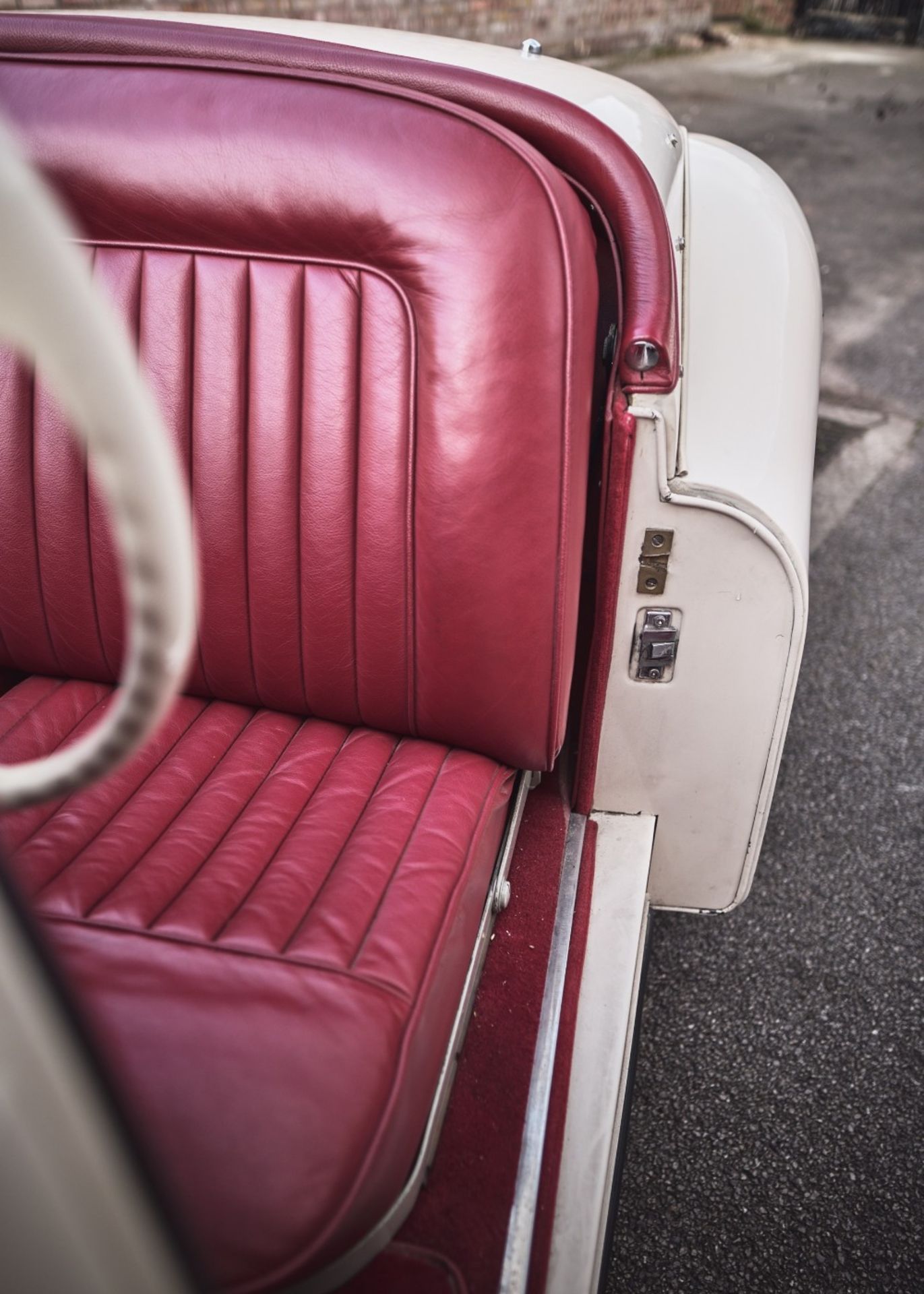 1953 JAGUAR XK120 SE OTS 'Roadster' Chassis Number: S674472  Registration Number: UK Registered - Image 20 of 36