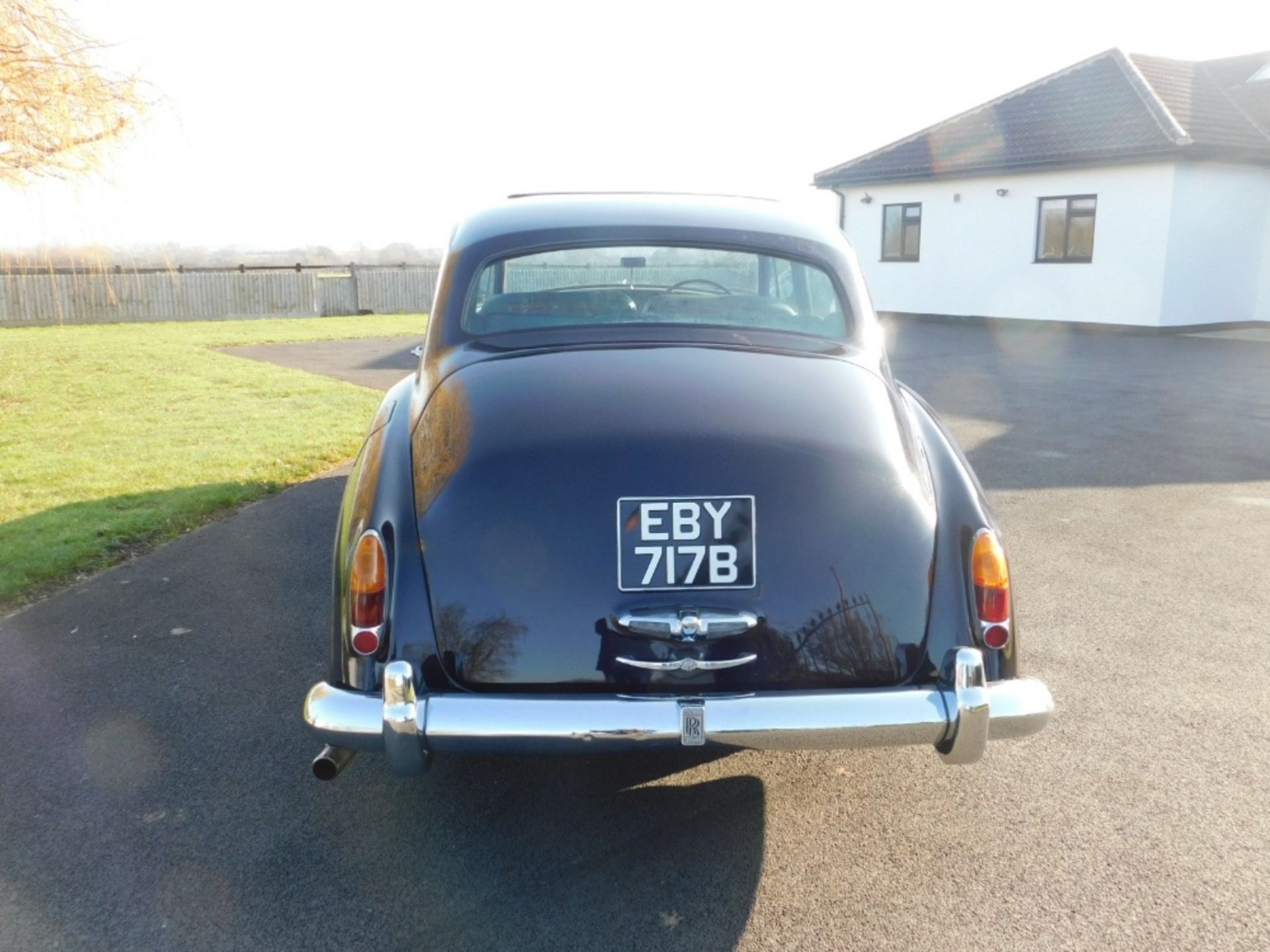 WE REGRET TO INFORM YOU THIS LOT HAS NOW BEEN WITHDRAWN 1964 ROLLS-ROYCE SILVER CLOUD III - Image 6 of 29
