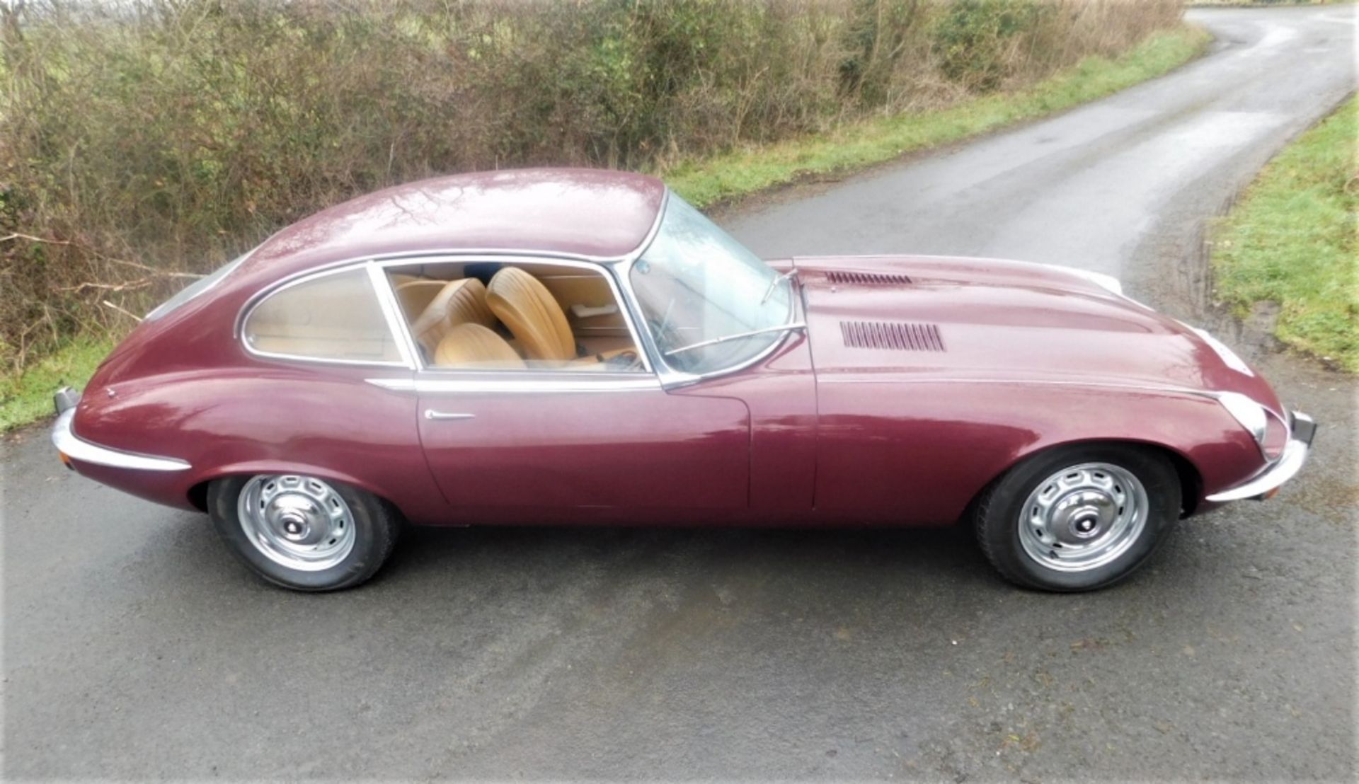 1972 JAGUAR E-TYPE SERIES III FIXED HEAD COUPE Registration Number: UTE 365L Chassis Number: 1S. - Image 4 of 19