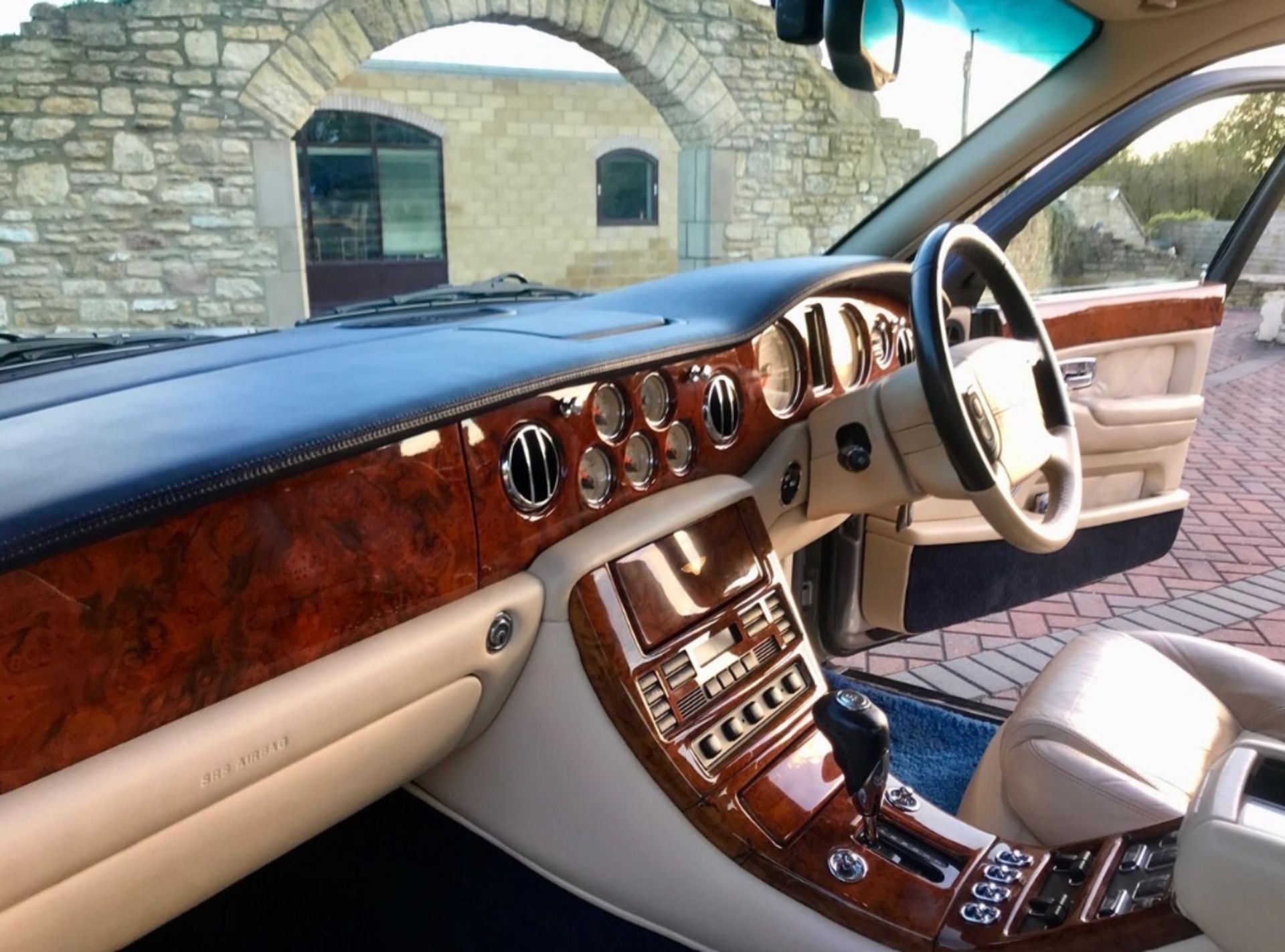 2003 BENTLEY ARNAGE R Registration Number: MX03 WSY Chassis Number: TBA Recorded Mileage: 54,214 - Image 8 of 13