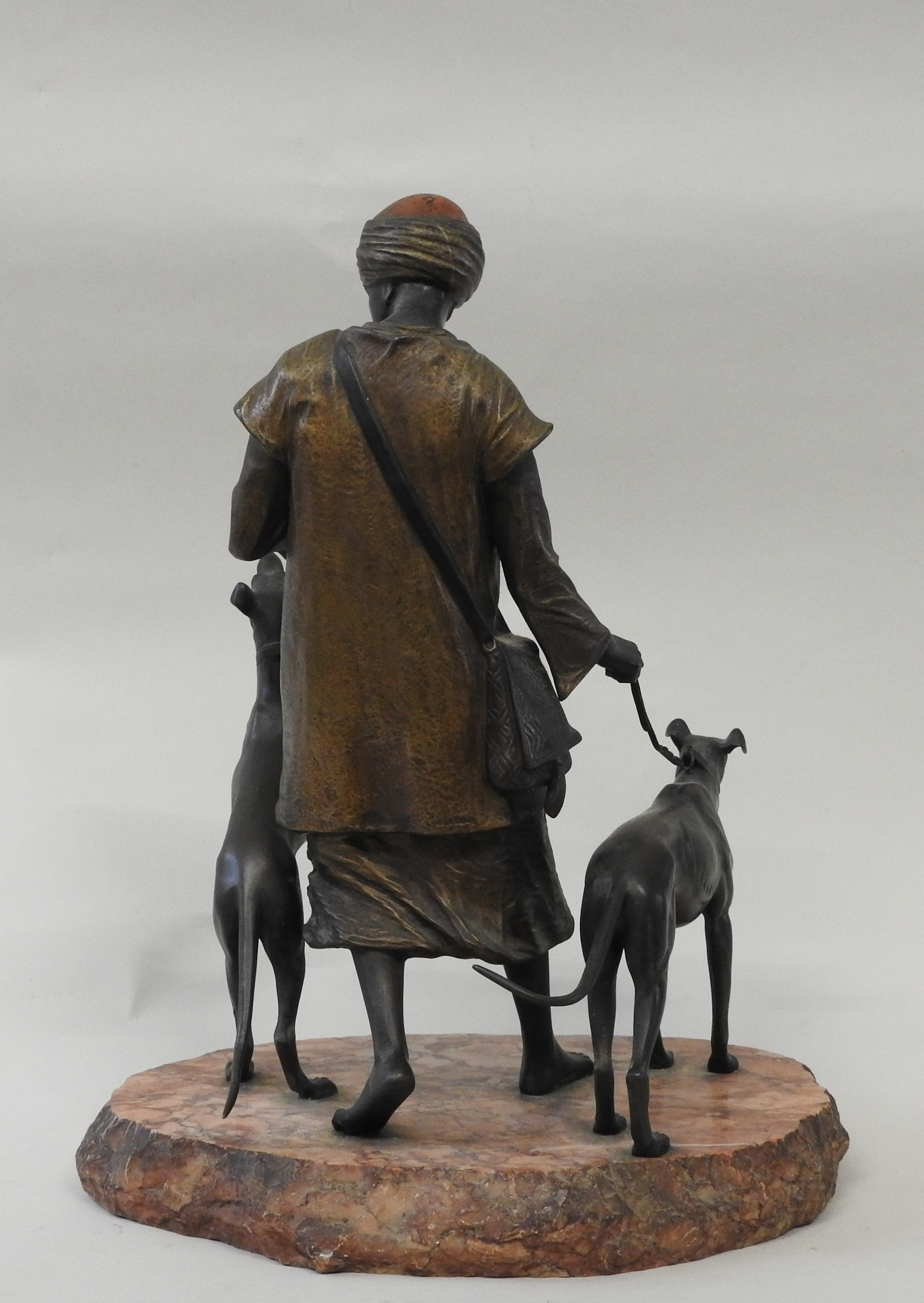 AFTER FRANZ XAVIER BERGMANN, A COLD PAINTED AND PATINATED BRONZE, depicting an arab figure with - Image 4 of 5