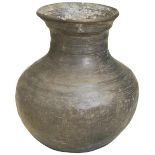 A GREY POTTERY VASE  WARRING STATES / WESTERN HAN DYNASTY (475BC - AD 8 / 25-220 AD) the squat