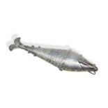 A SILVER NOVELTY SNUFF BOX IN THE FORM OF AN ARTICULATED FISH, the hinged fish head opens to