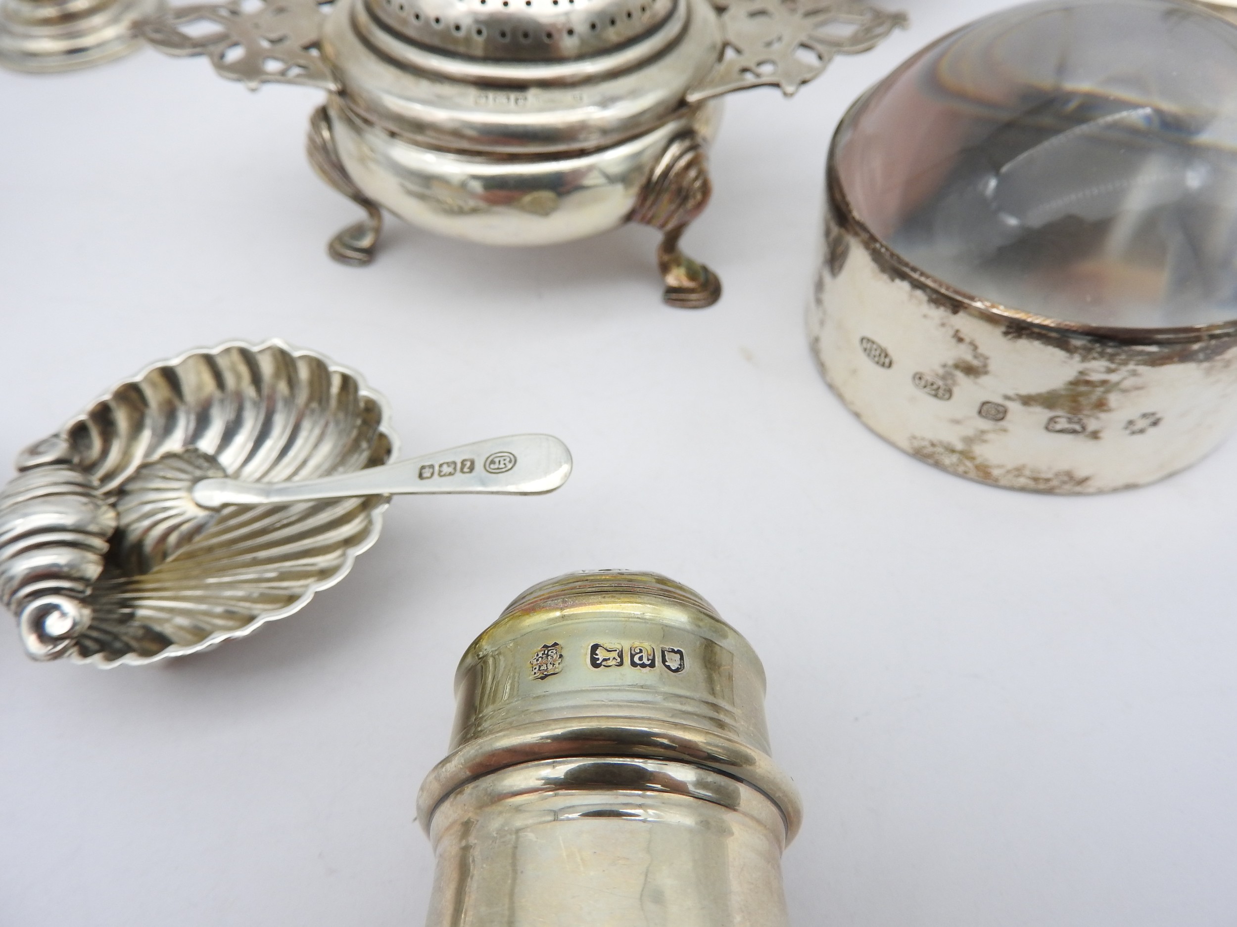 A GROUP OF SILVER CONDIMENTS AND OTHER SILVER SUNDRIES, the lot comprised of the following: A pair - Image 2 of 2