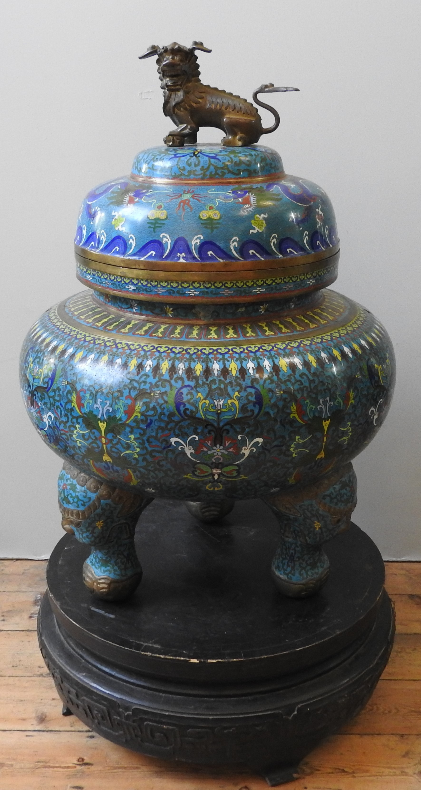 A MONUMENTAL CHINESE CLOISONNE KORO ON STAND, LATE 19TH CENTURY, compressed globular form, the domed