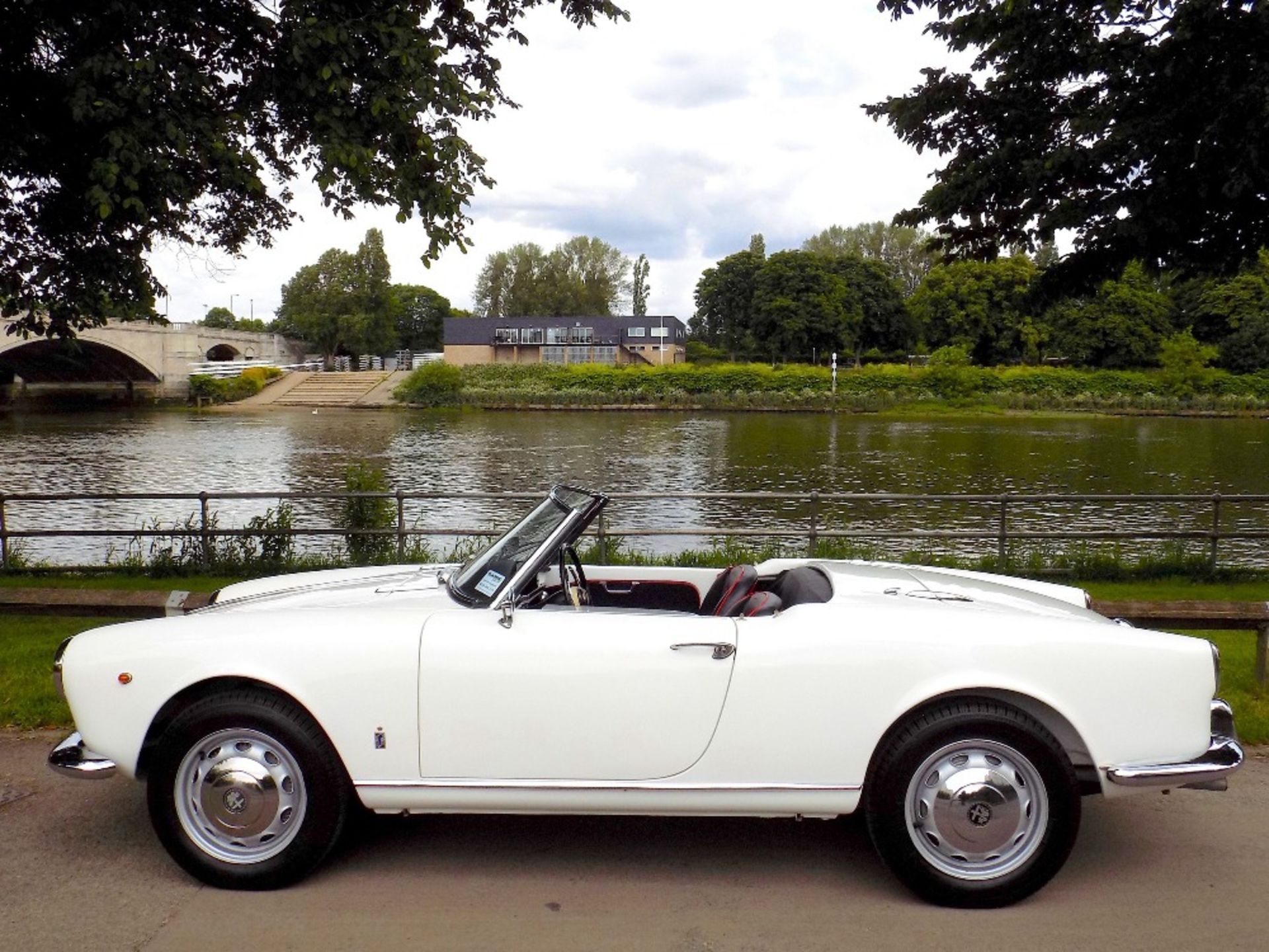 1958 ALFA-ROMEO GIULIETTA SPIDER Registration Number: 919 XVU            Chassis Number: AR 1495 - Image 11 of 23