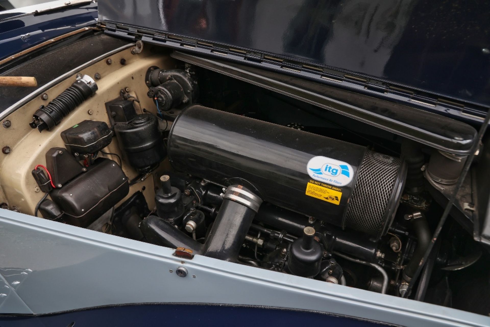 1950 BENTLEY MARK VI SIX LIGHT SALOON BY FREESTONE AND WEBB Registration Number: GRY 560 Chassis - Image 17 of 34