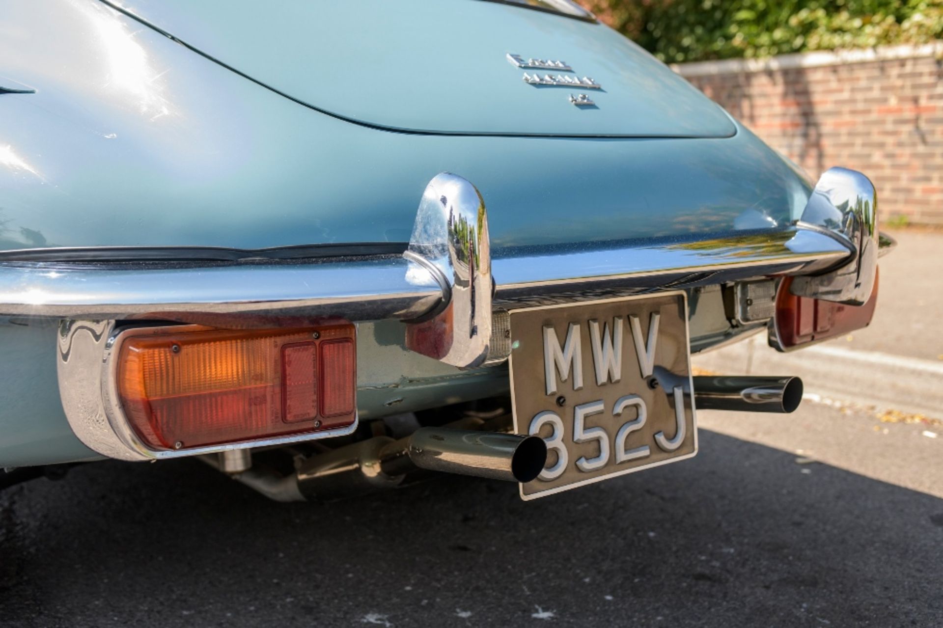 1970 JAGUAR E-TYPE SERIES II FIXED HEAD COUPE  Registration Number: MVW 352J Chassis Number: 1R20993 - Bild 15 aus 33