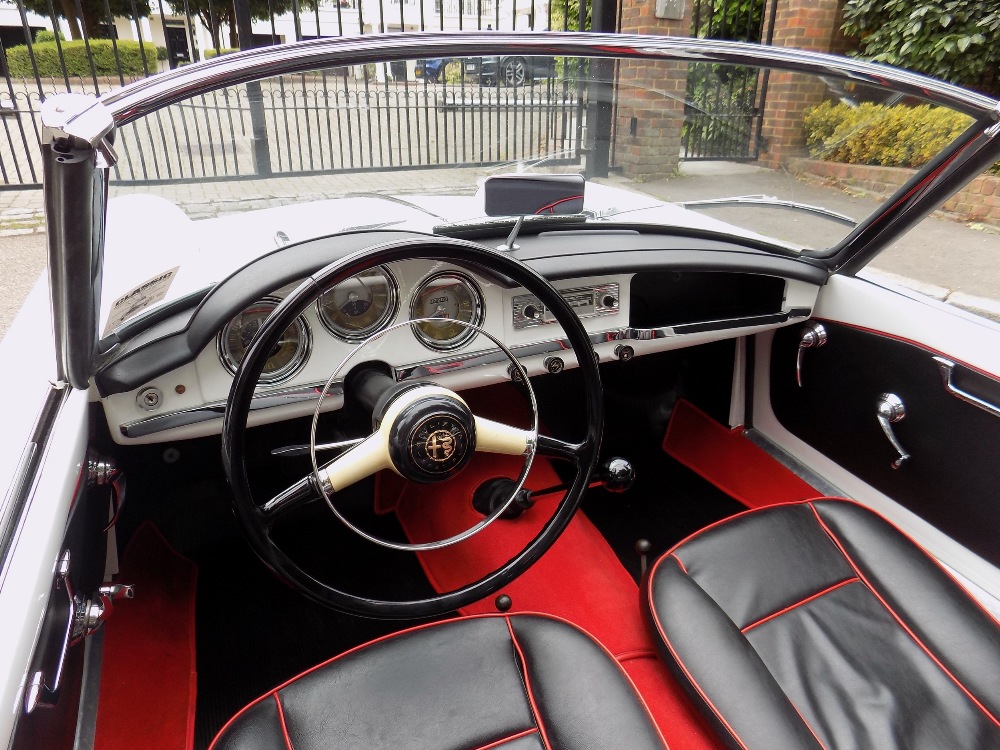 1958 ALFA-ROMEO GIULIETTA SPIDER Registration Number: 919 XVU            Chassis Number: AR 1495 - Image 16 of 23