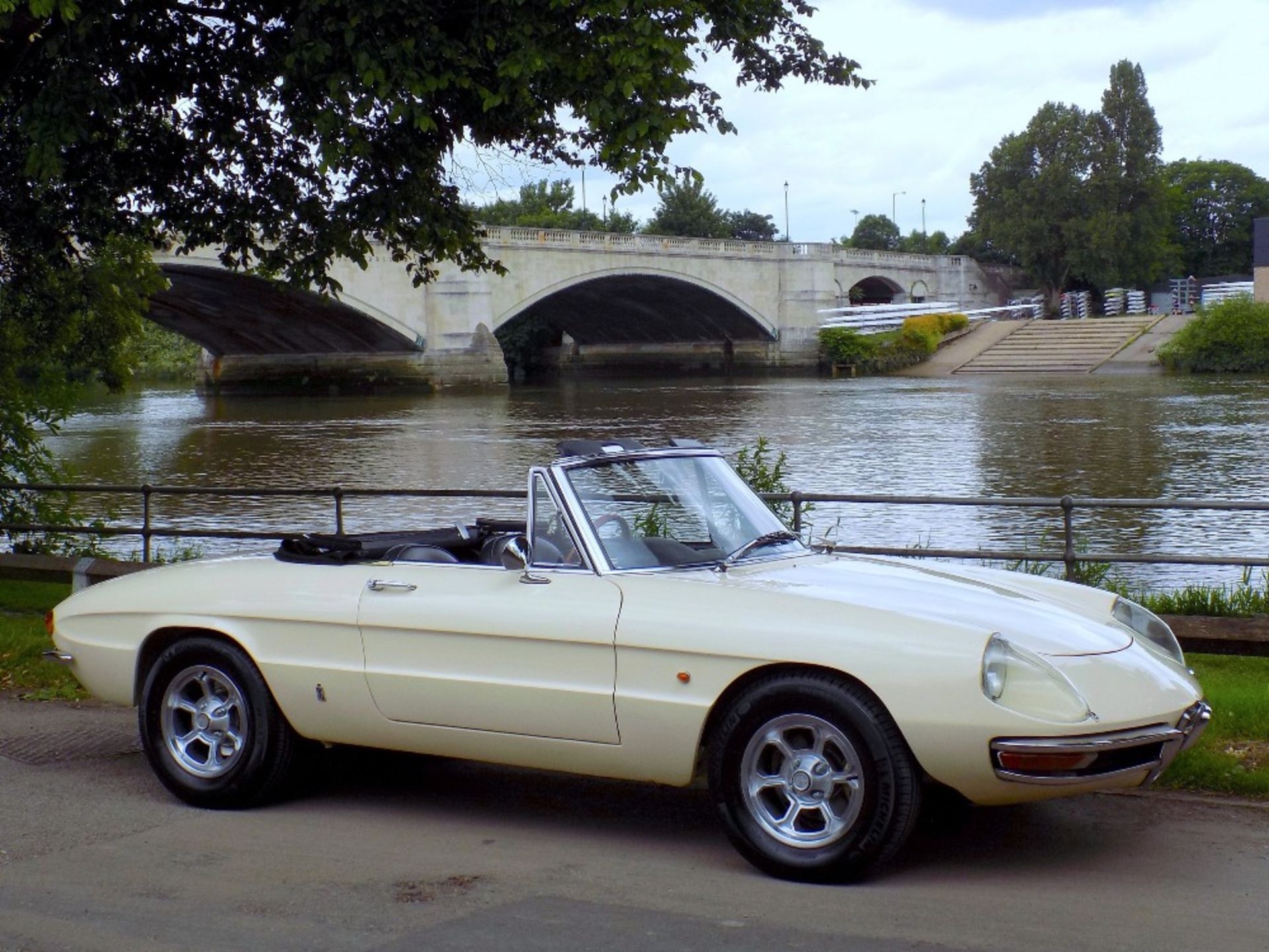 1968 ALFA-ROMEO 1750 'DUETTO' SPIDER VELOCE Registration Number: PFJ 416G Chassis Number: AR1470099 - Image 2 of 24