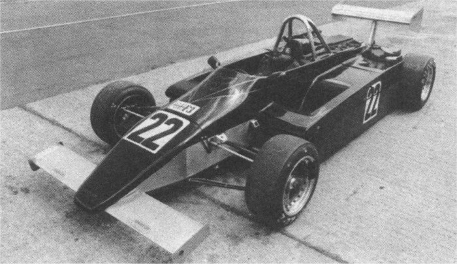 1983 SPARTON SE420 FORMULA 3 Chassis Number: SE420/04C - Test driven by Ayrton Senna at - Bild 11 aus 12