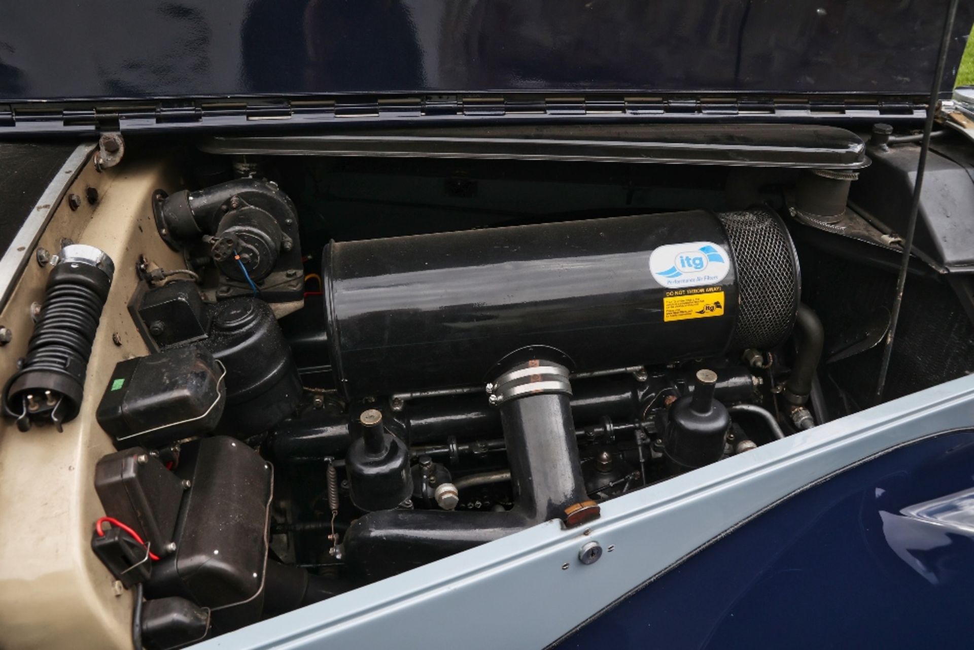 1950 BENTLEY MARK VI SIX LIGHT SALOON BY FREESTONE AND WEBB Registration Number: GRY 560 Chassis - Image 16 of 34