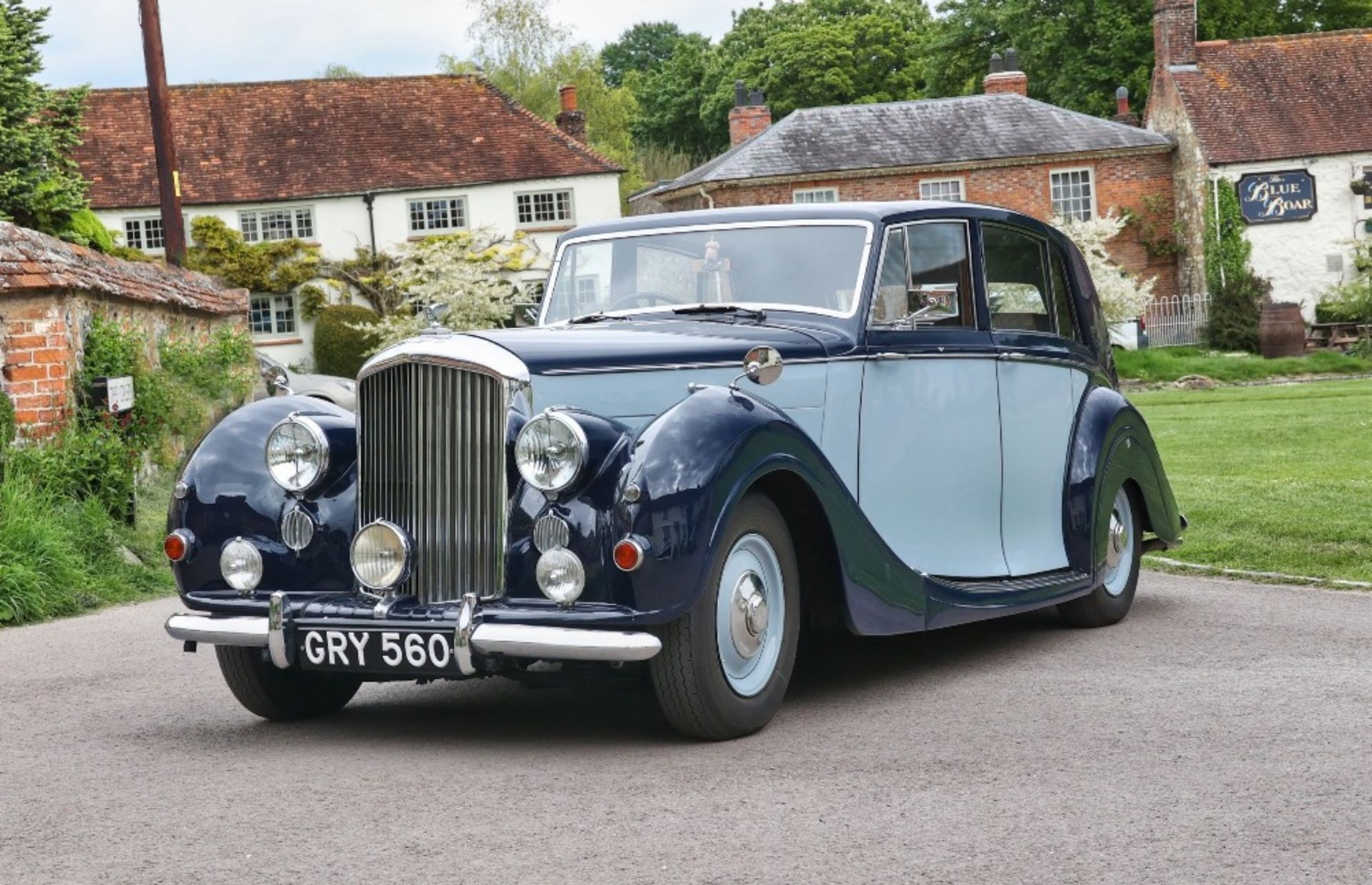 1950 BENTLEY MARK VI SIX LIGHT SALOON BY FREESTONE AND WEBB Registration Number: GRY 560 Chassis