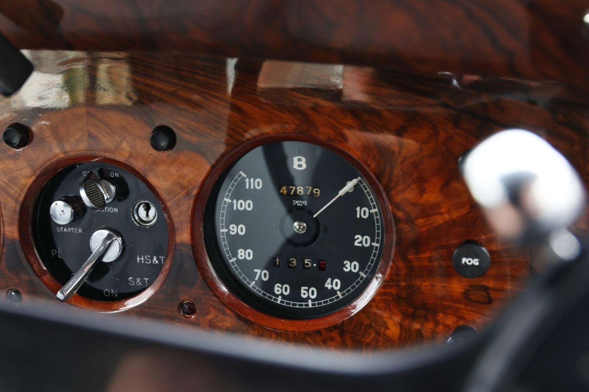 1950 BENTLEY MARK VI SIX LIGHT SALOON BY FREESTONE AND WEBB Registration Number: GRY 560 Chassis - Image 33 of 34