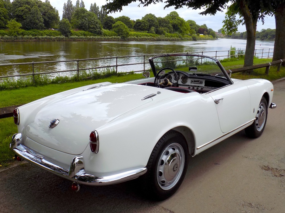 1958 ALFA-ROMEO GIULIETTA SPIDER Registration Number: 919 XVU            Chassis Number: AR 1495 - Image 8 of 23