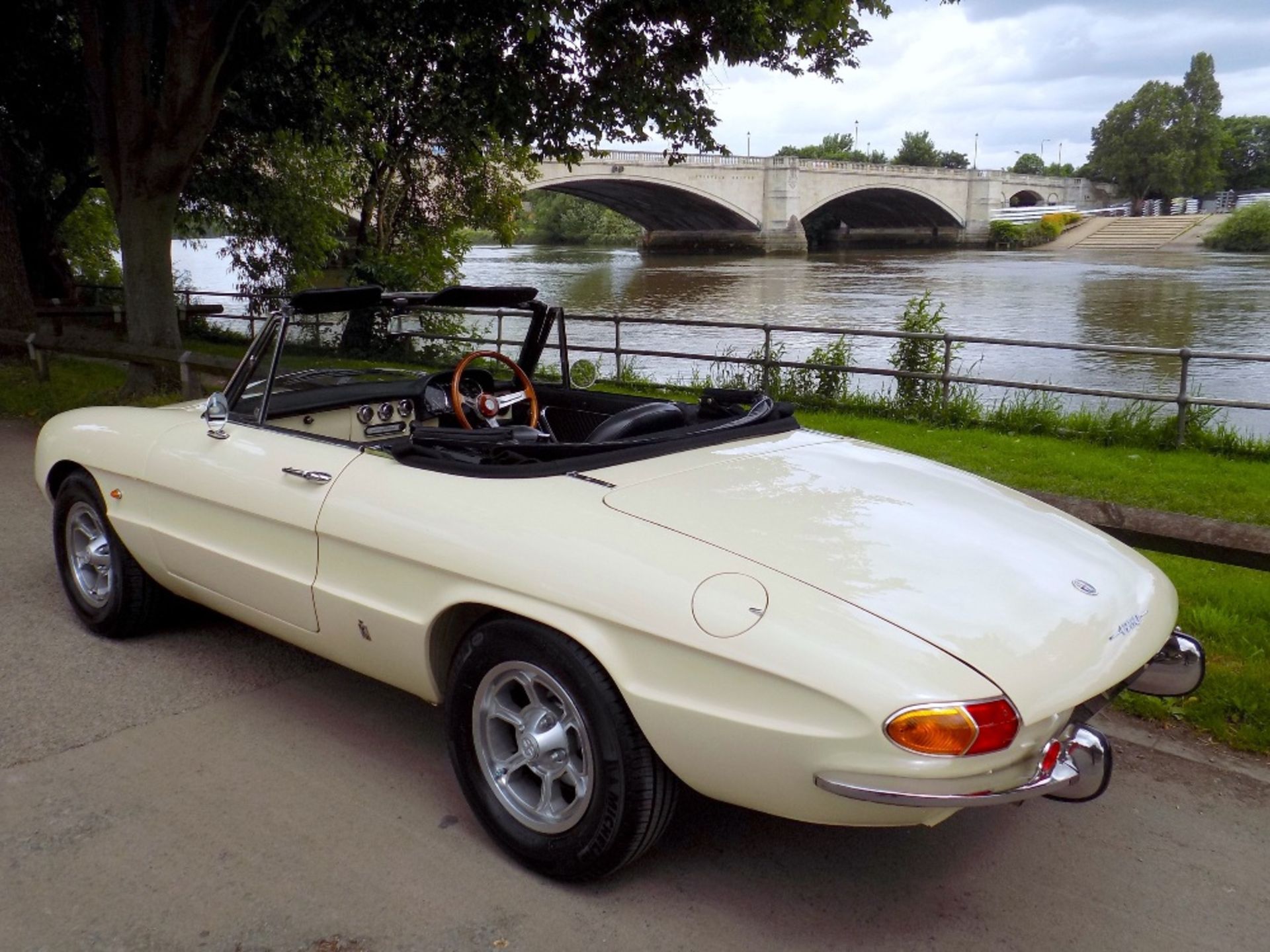 1968 ALFA-ROMEO 1750 'DUETTO' SPIDER VELOCE Registration Number: PFJ 416G Chassis Number: AR1470099 - Bild 4 aus 24