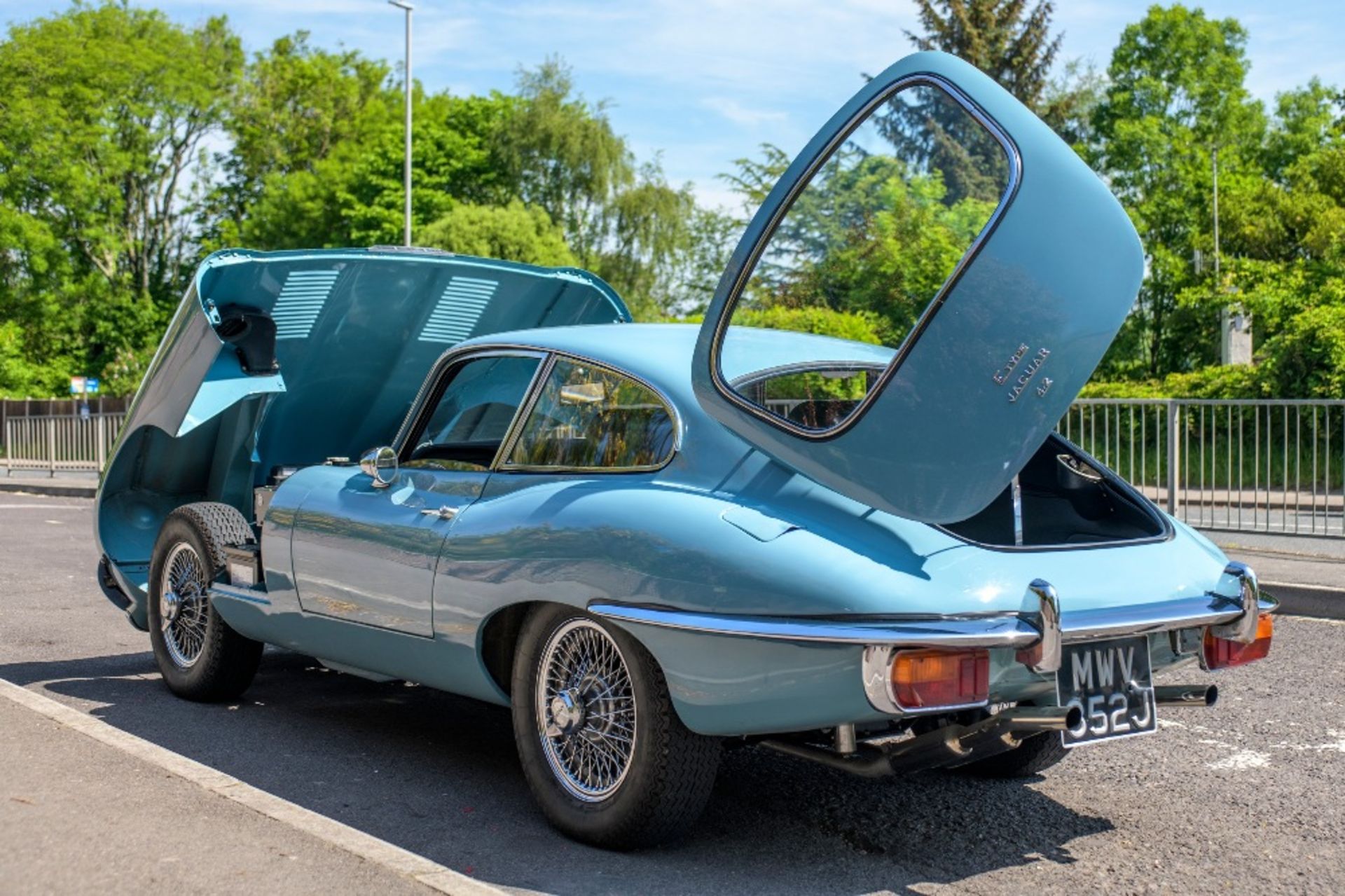 1970 JAGUAR E-TYPE SERIES II FIXED HEAD COUPE  Registration Number: MVW 352J Chassis Number: 1R20993 - Bild 13 aus 33