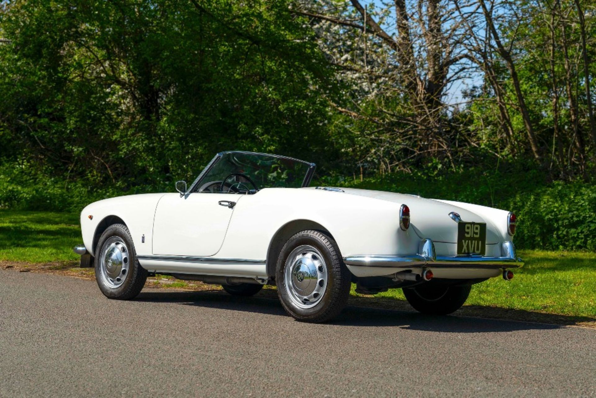 1958 ALFA-ROMEO GIULIETTA SPIDER Registration Number: 919 XVU            Chassis Number: AR 1495 - Image 5 of 23