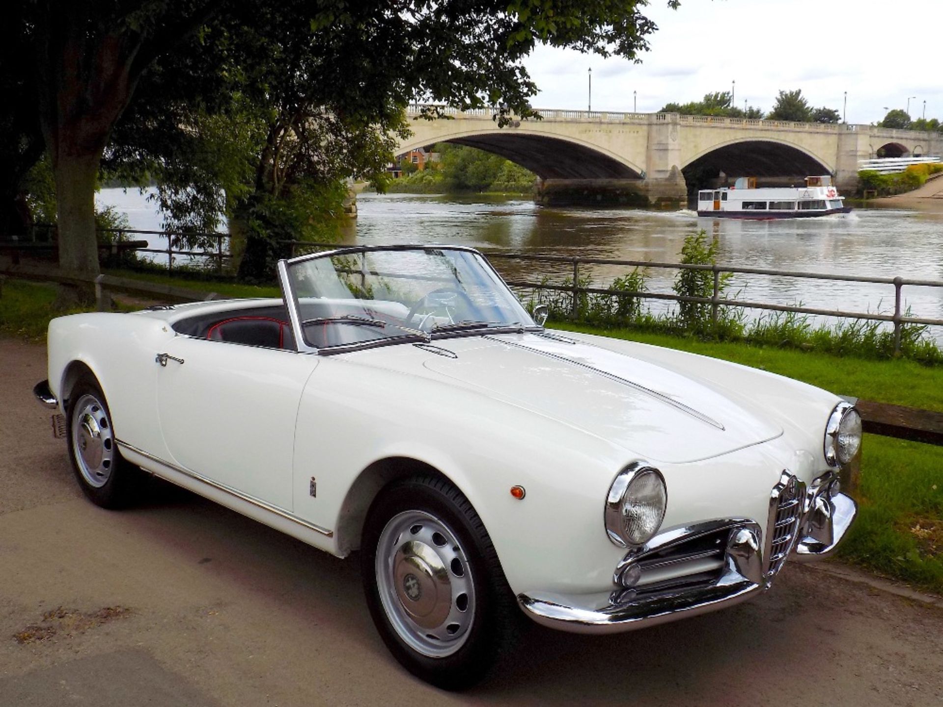 1958 ALFA-ROMEO GIULIETTA SPIDER Registration Number: 919 XVU            Chassis Number: AR 1495 - Image 6 of 23