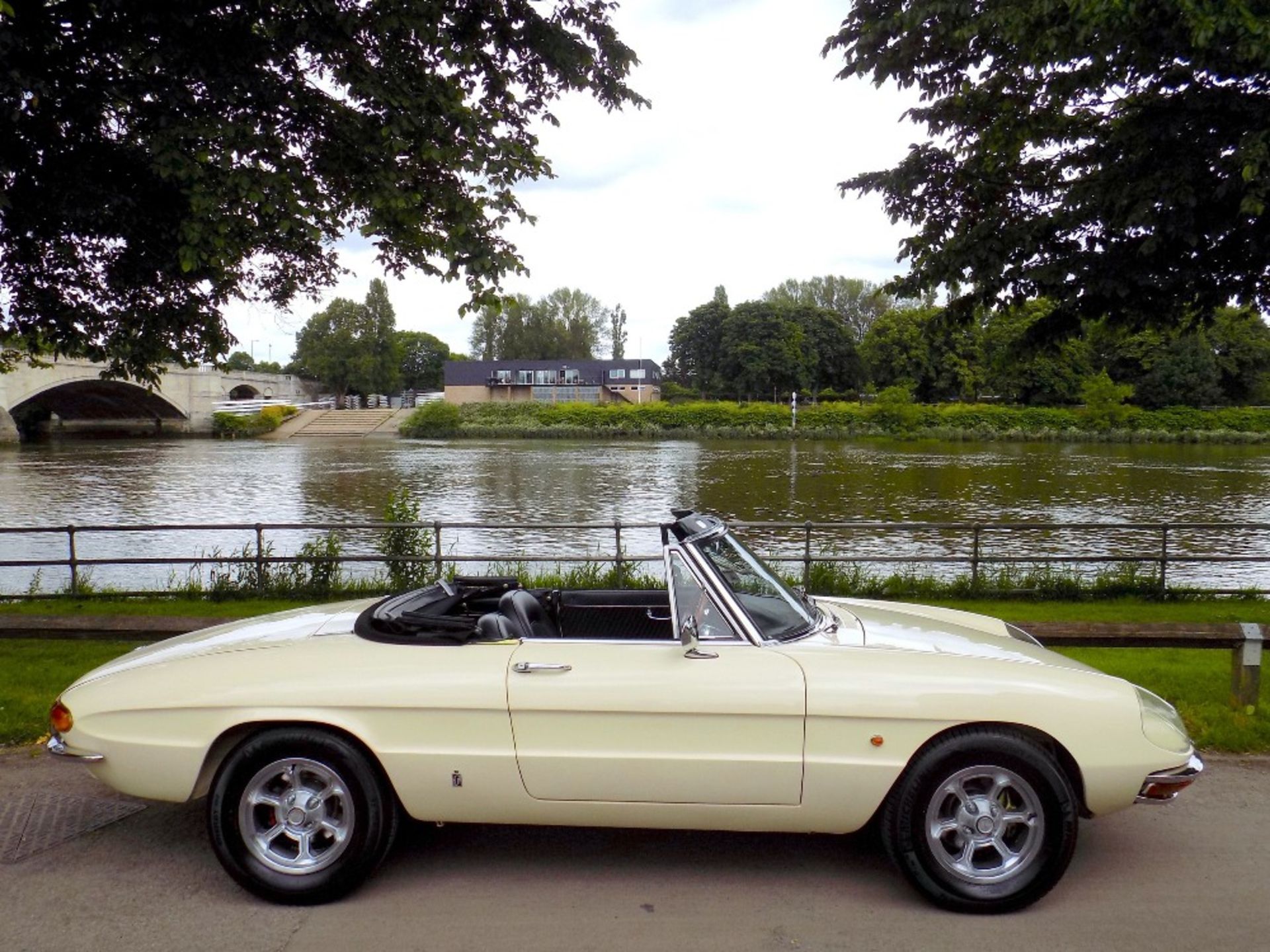 1968 ALFA-ROMEO 1750 'DUETTO' SPIDER VELOCE Registration Number: PFJ 416G Chassis Number: AR1470099 - Bild 3 aus 24