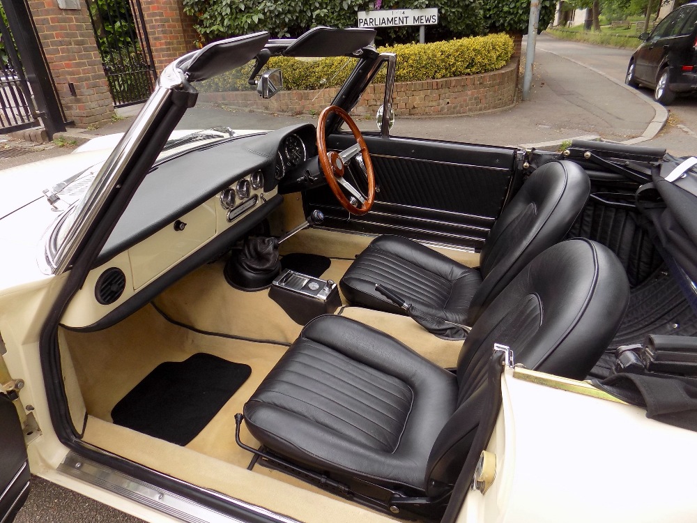 1968 ALFA-ROMEO 1750 'DUETTO' SPIDER VELOCE Registration Number: PFJ 416G Chassis Number: AR1470099 - Image 14 of 24