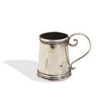 A MINIATURE PINT MUG, DAVID CLAYTON LONDON C.1720. Marked DC to the base. 2.5 cm. 6 g. / 0.19 ozt.