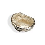 A SNUFF BOX WITH MOTHER OF PEARL LID C.1760. An escutcheon shaped snuff box with a mother of pearl