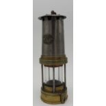 AN EARLY 20TH CENTURY WELSH MINER'S LAMP, circa 1910, made by Thomas & Williams, Aberdare, 25 cm