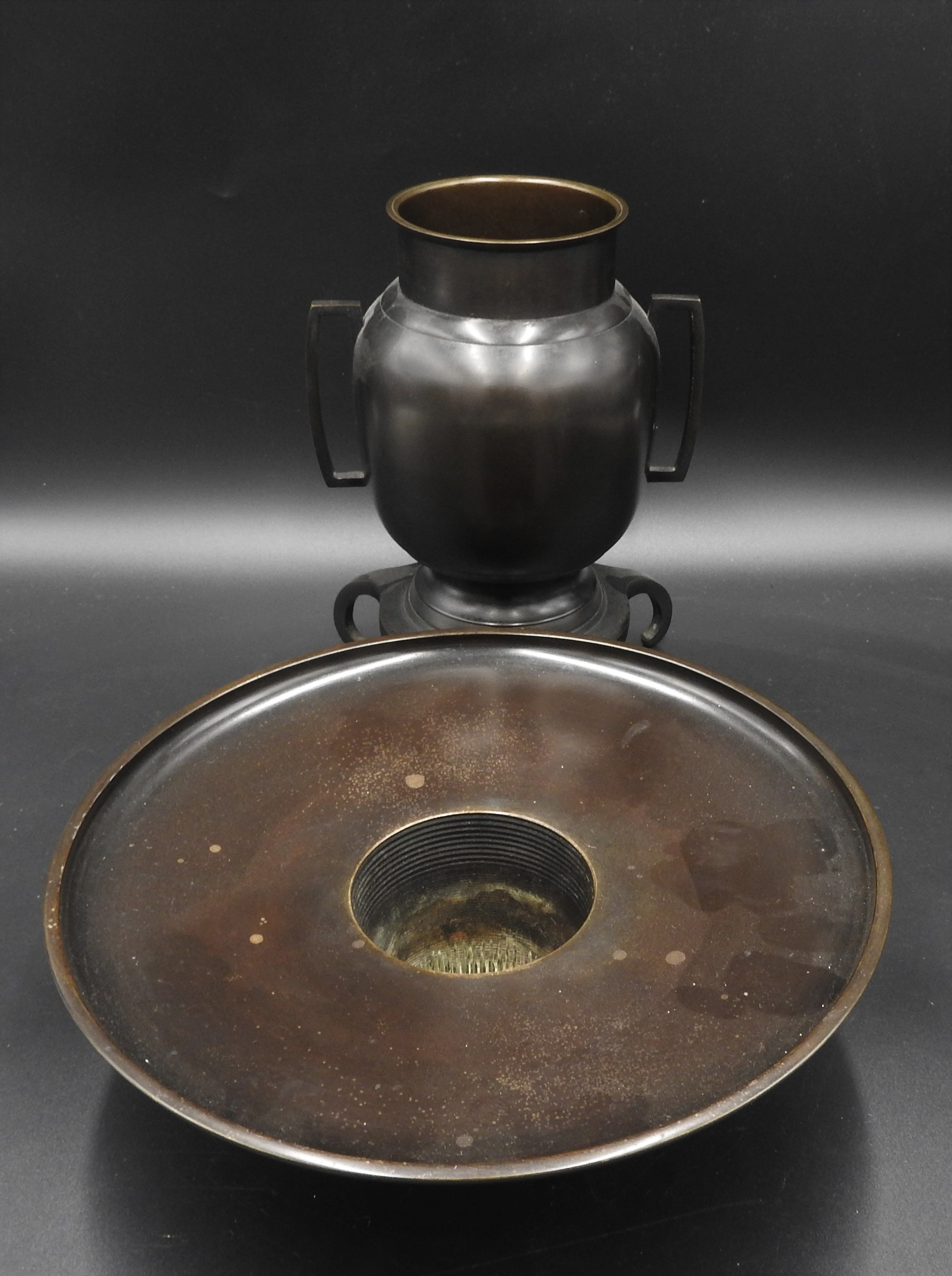 A JAPANESE BRONZE URN, 20TH CENTURY, simplistic form,  the circular dish sat atop a baluster form - Image 2 of 3