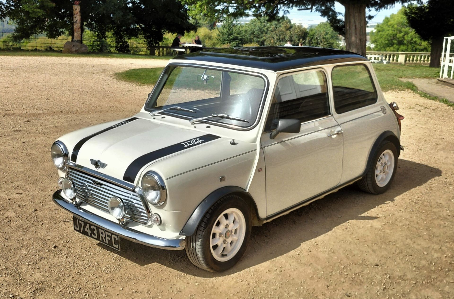 1992 ROVER MINI  Registration Number: J743 RFC Chassis Number: SAXXL2S1020509521 Launched in 1959,