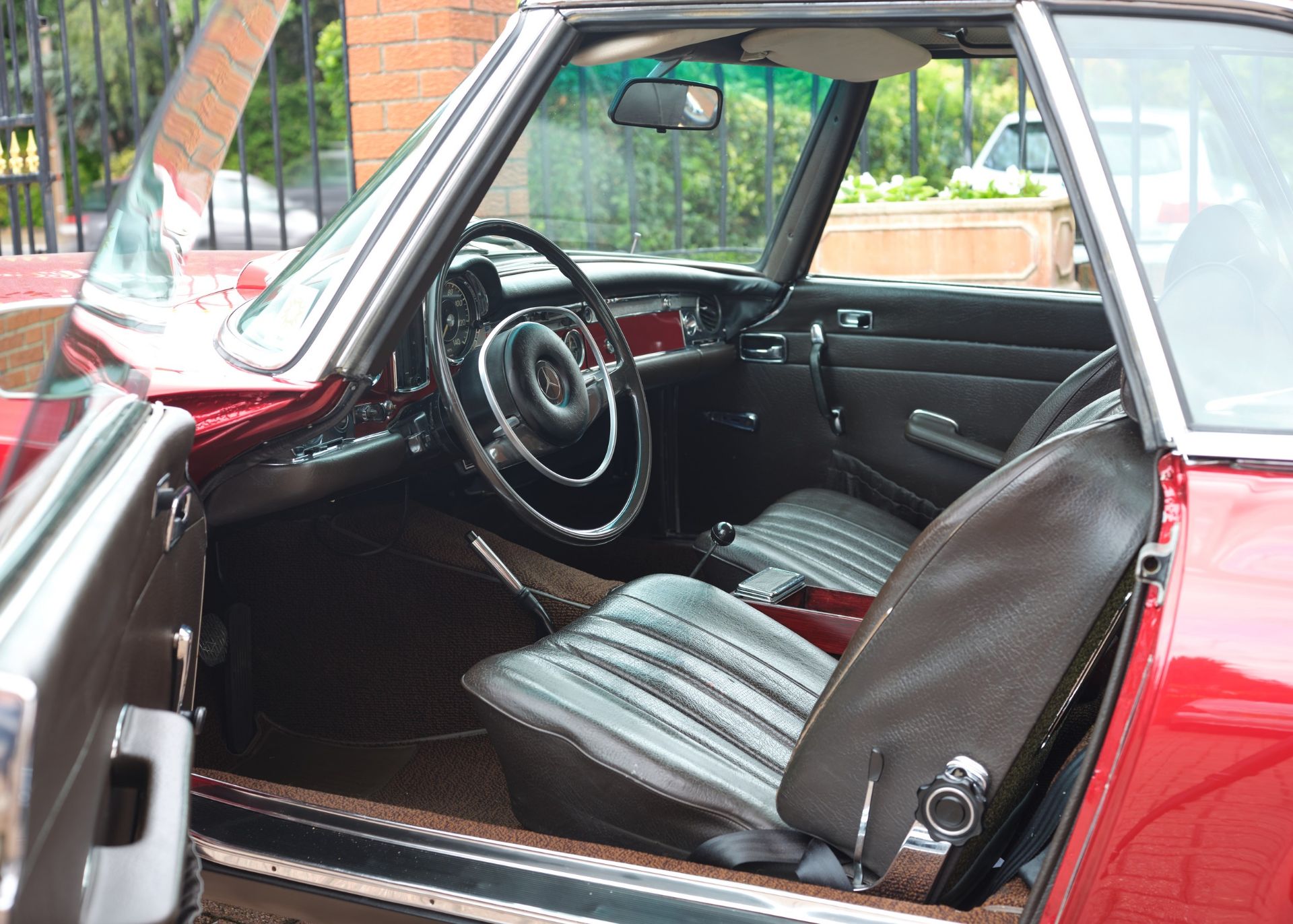 1971 MERCEDES-BENZ 280SL  Registration Number: TNB 608J                 Chassis Number:  113-044- - Image 11 of 39