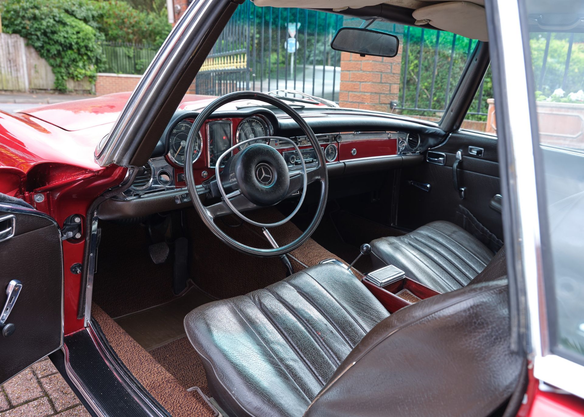 1971 MERCEDES-BENZ 280SL  Registration Number: TNB 608J                 Chassis Number:  113-044- - Image 10 of 39