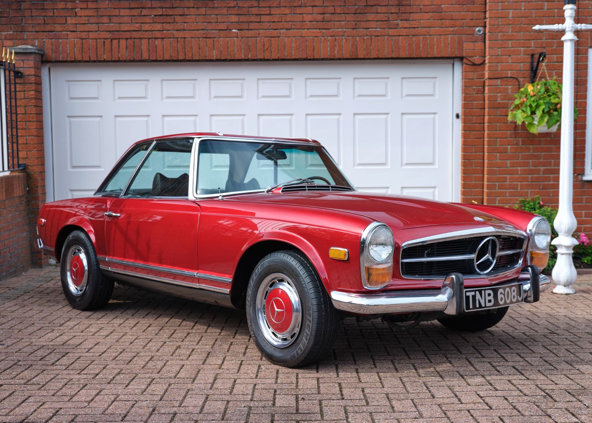 1971 MERCEDES-BENZ 280SL  Registration Number: TNB 608J                 Chassis Number:  113-044-