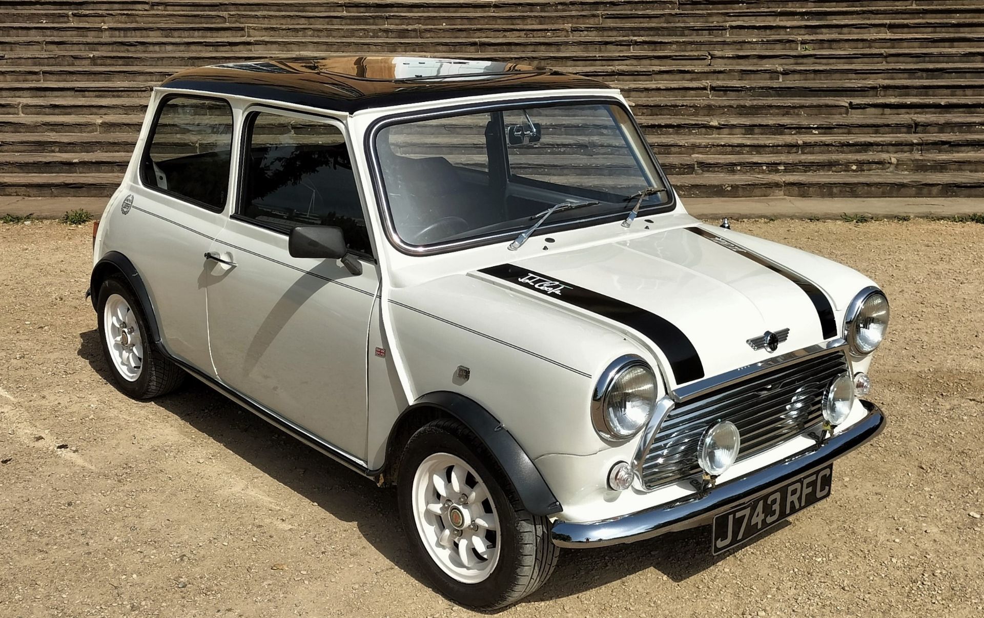 1992 ROVER MINI  Registration Number: J743 RFC Chassis Number: SAXXL2S1020509521 Launched in 1959, - Image 2 of 23