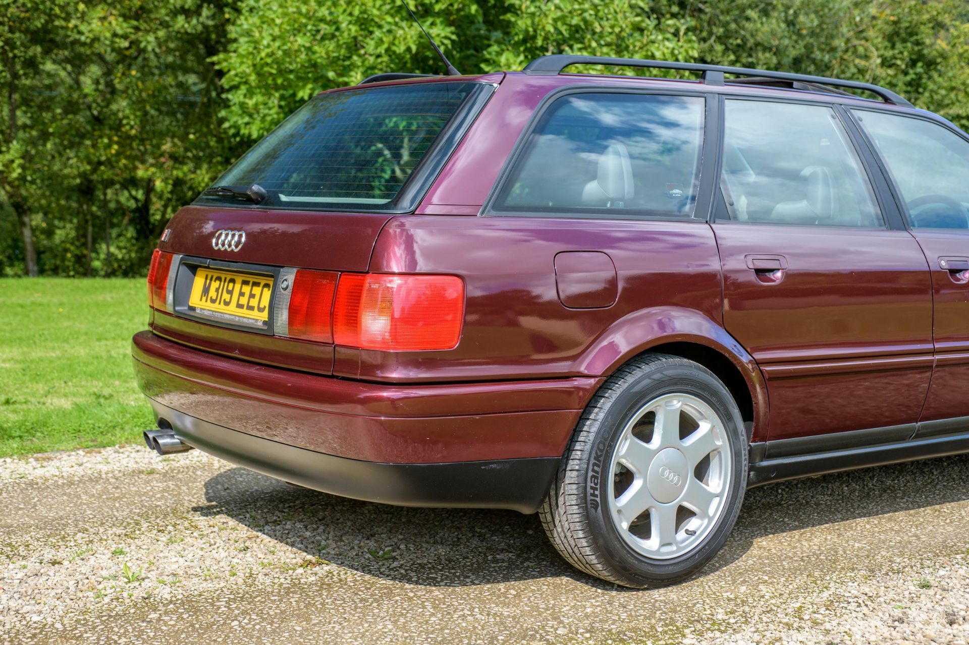 1995 AUDI S2 AVANT Registration Number: M319 EEC Chassis Number: WAUZZZ8CZSA007967 - Two private - Image 8 of 34