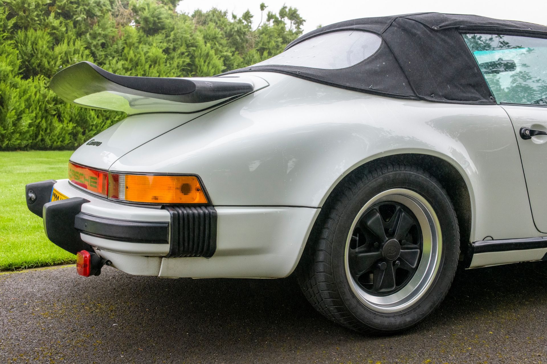 1986 PORSCHE 911 3.2 CARRERA SPORT CABRIOLET Registration: C723 KAR             Chassis Number: - Image 14 of 47