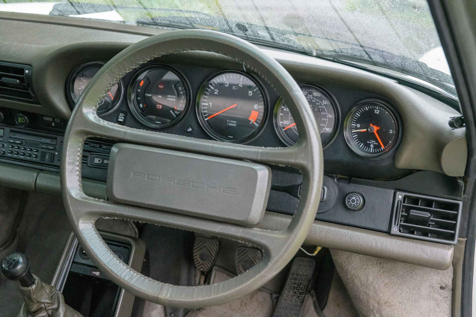 1986 PORSCHE 911 3.2 CARRERA SPORT CABRIOLET Registration: C723 KAR             Chassis Number: - Image 27 of 47