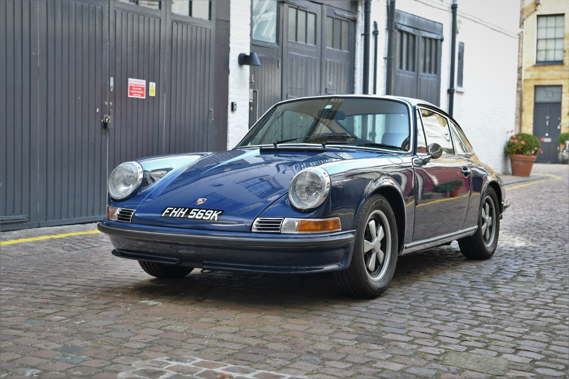 1972 PORSCHE 911 2.4 'S' 'OELKLAPPE COUPE' Registration Number : FHH 569K Chassis Number : - Image 3 of 28