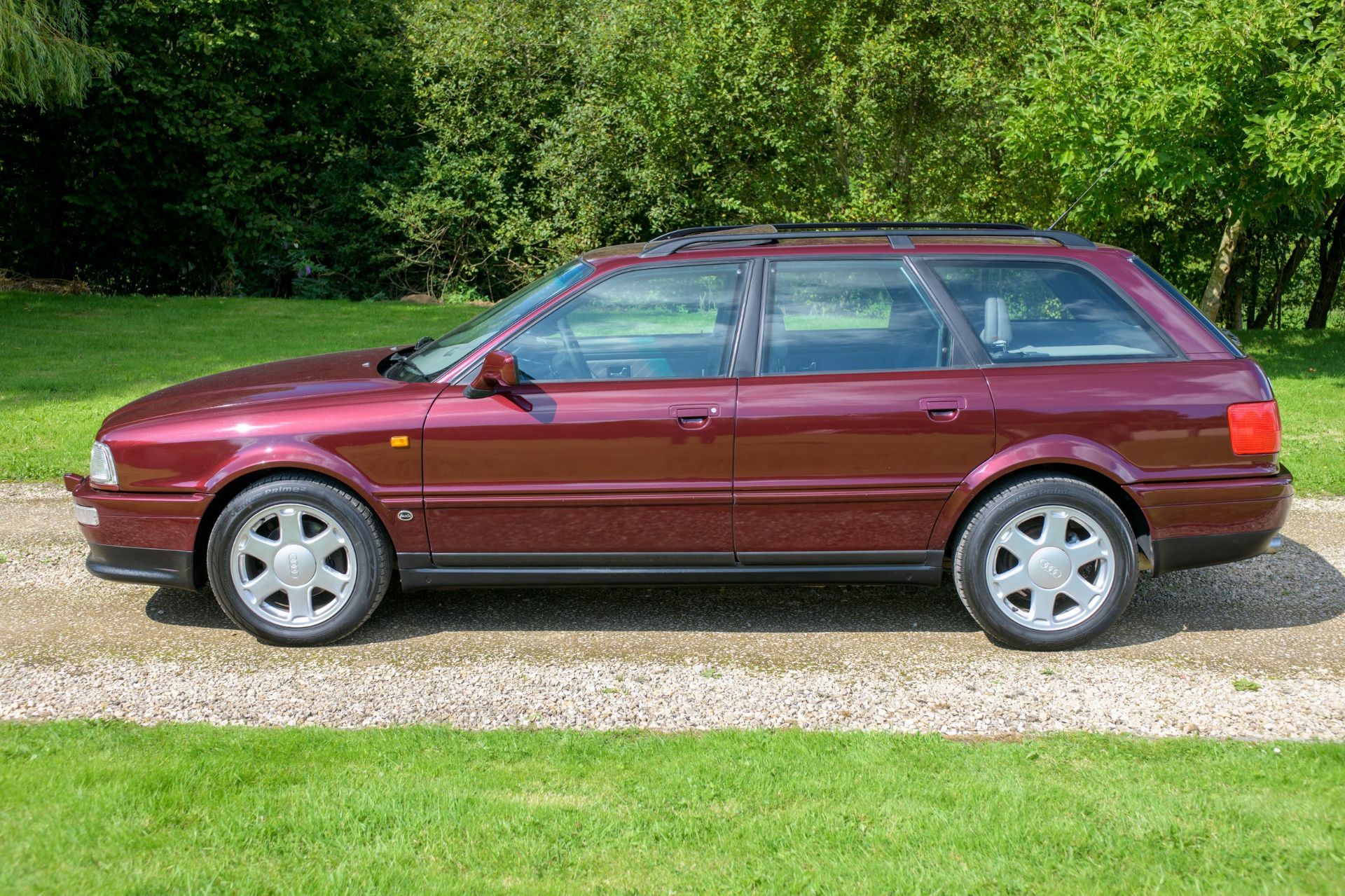 1995 AUDI S2 AVANT Registration Number: M319 EEC Chassis Number: WAUZZZ8CZSA007967 - Two private - Image 6 of 34