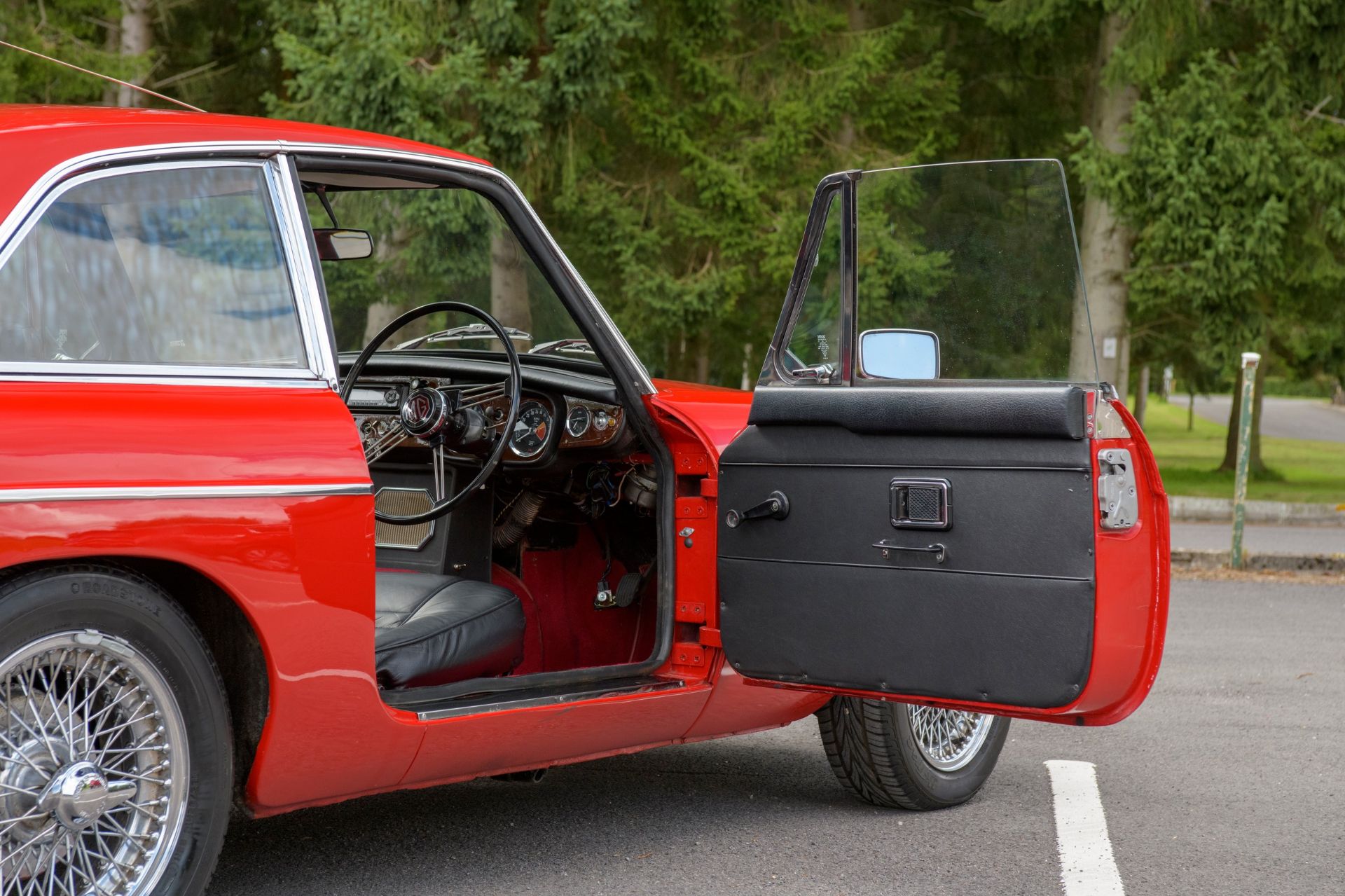 1968 MGC GT Registration Number: HDS 112G Chassis Number: GCD162359 Intended to replace the Austin- - Image 13 of 28