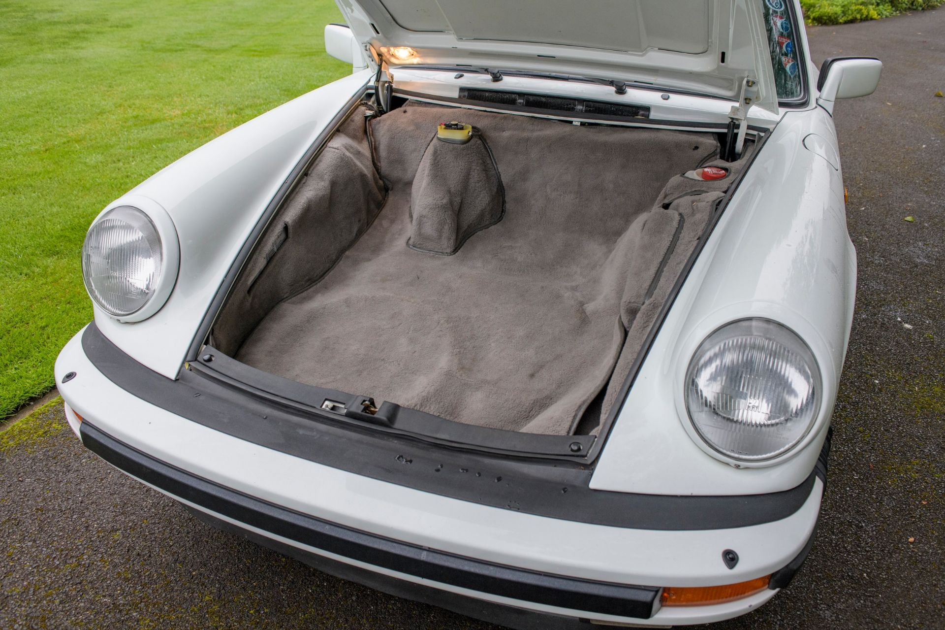 1986 PORSCHE 911 3.2 CARRERA SPORT CABRIOLET Registration: C723 KAR             Chassis Number: - Image 21 of 47