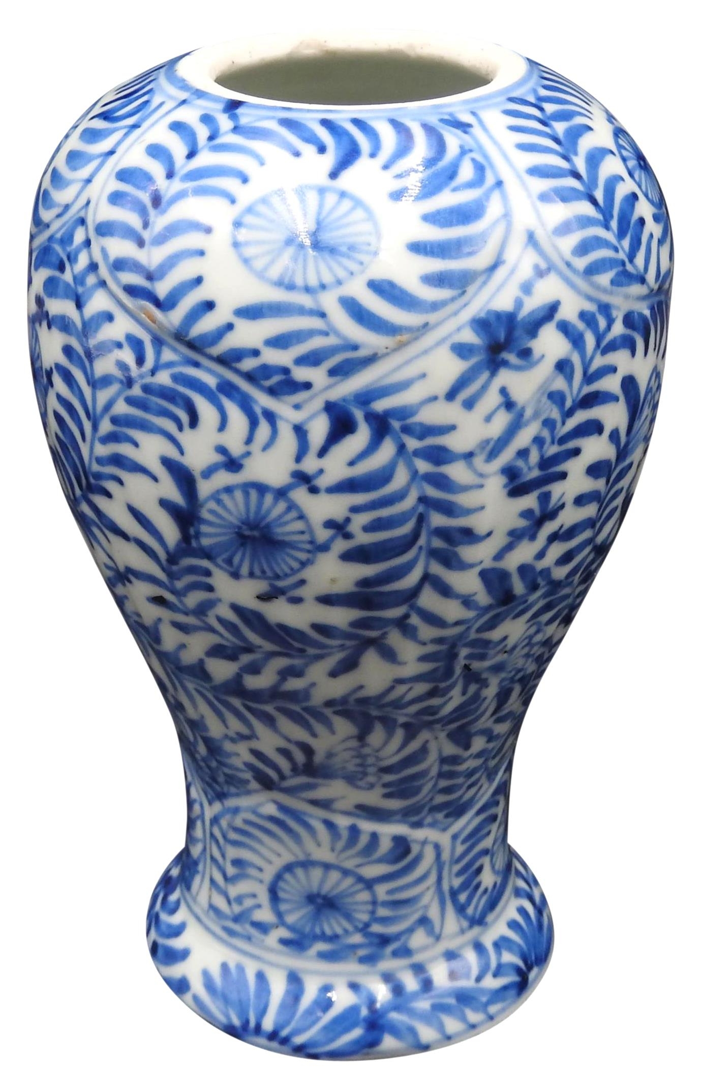 A BLUE AND WHITE MEIPING VASE, QING DYNASTY, LATE 18TH / EARLY 19TH CENTURY