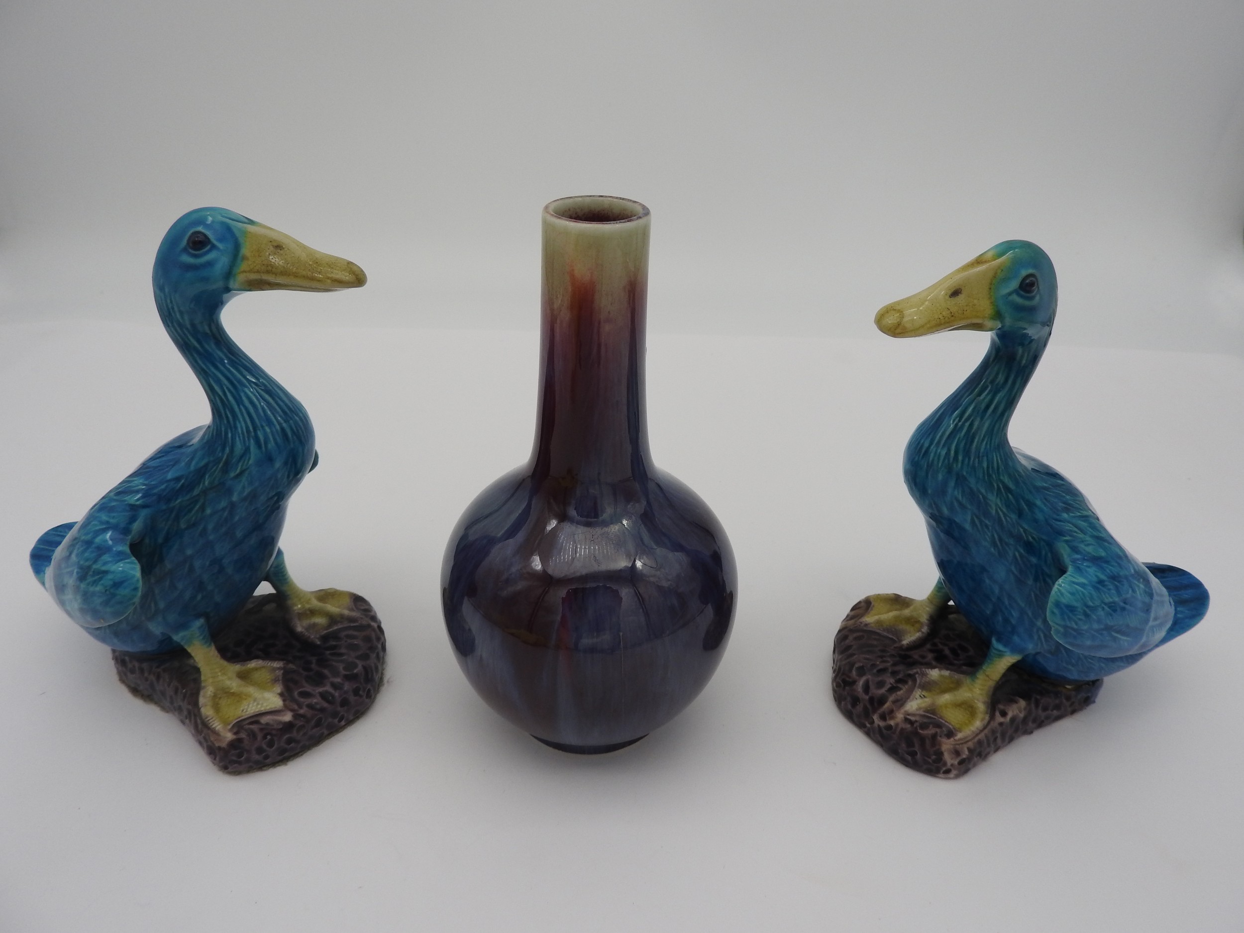 A CHINESE FLAMBE BOTTLE VASE, MARK TO BASE (BLURRED) AND A PAIR OF CHINESE EXPORT TURQUOISE