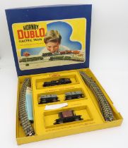 HORNBY DUBLO 3 RAIL TANK GOODS SET. Includes N2 tank loco in BR lined black, three wagons and circle