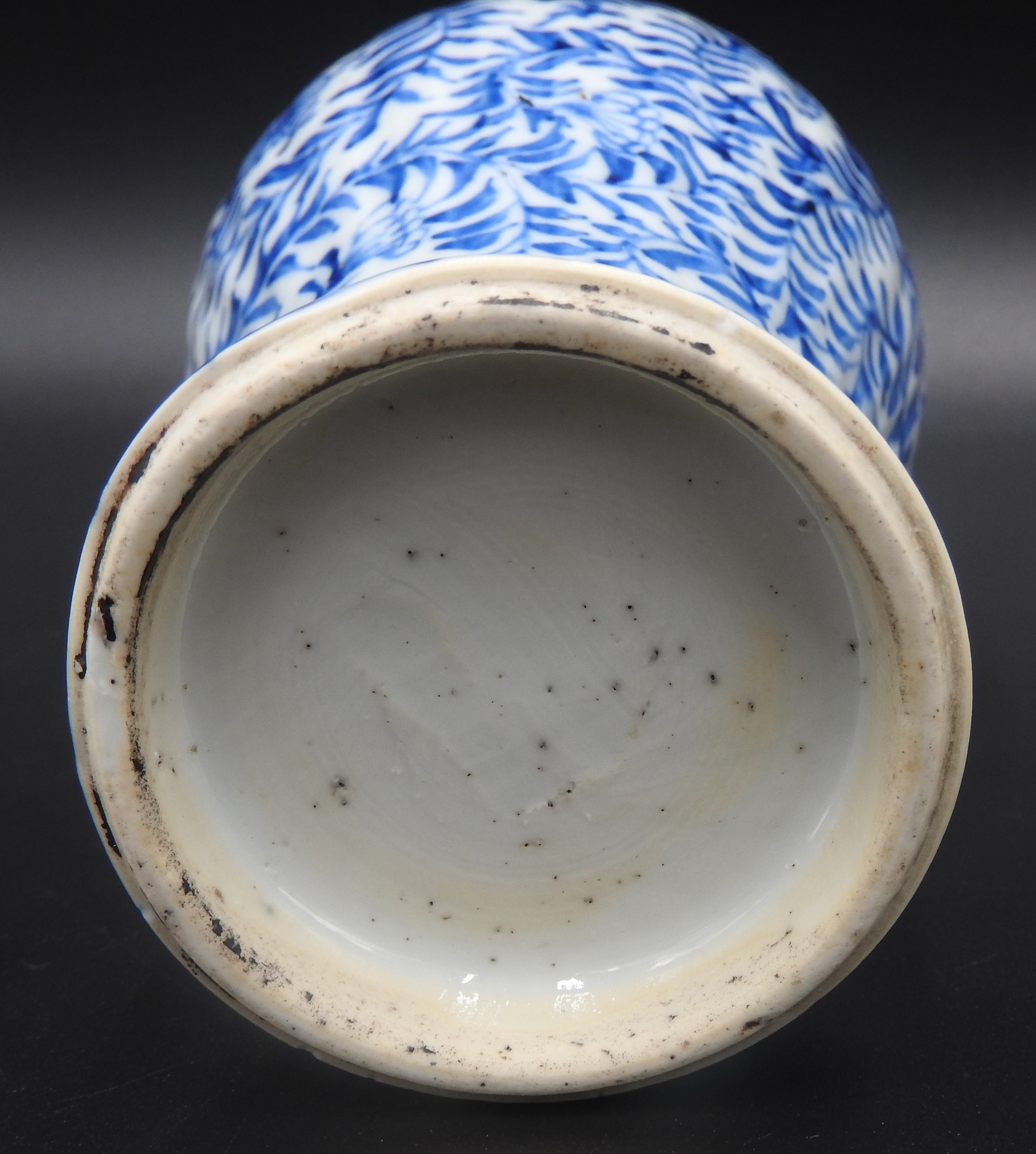 A BLUE AND WHITE MEIPING VASE, QING DYNASTY, LATE 18TH / EARLY 19TH CENTURY - Image 2 of 2