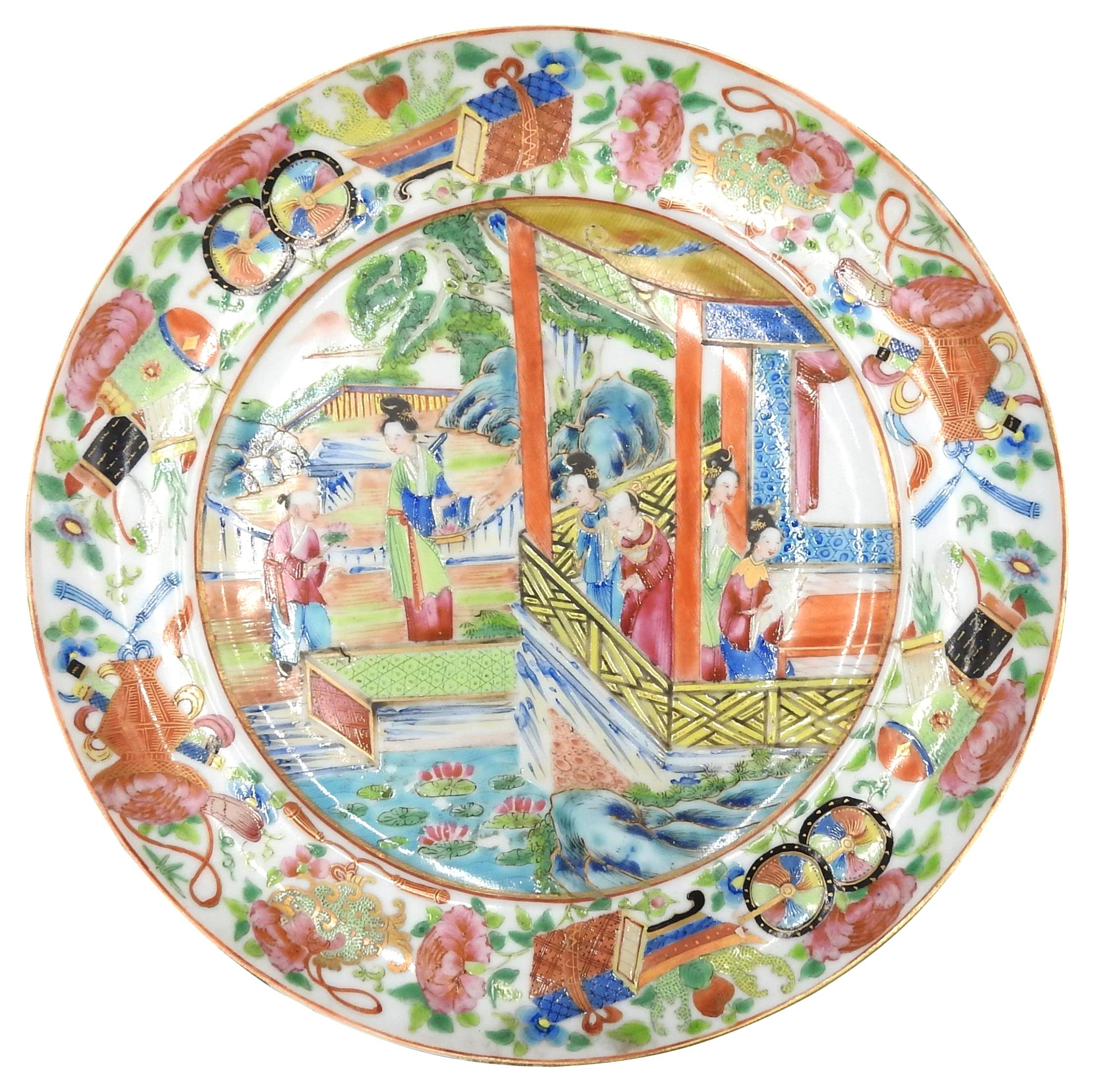 A GOOD CHINESE FAMILLE ROSE DISH, QING DYNASTY, 19TH CENTURY, painted with elegant ladies and