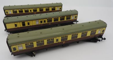 THREE HORNBY DUBLO SUPER DETAIL COACHES in Western Region Livery. Average condition.