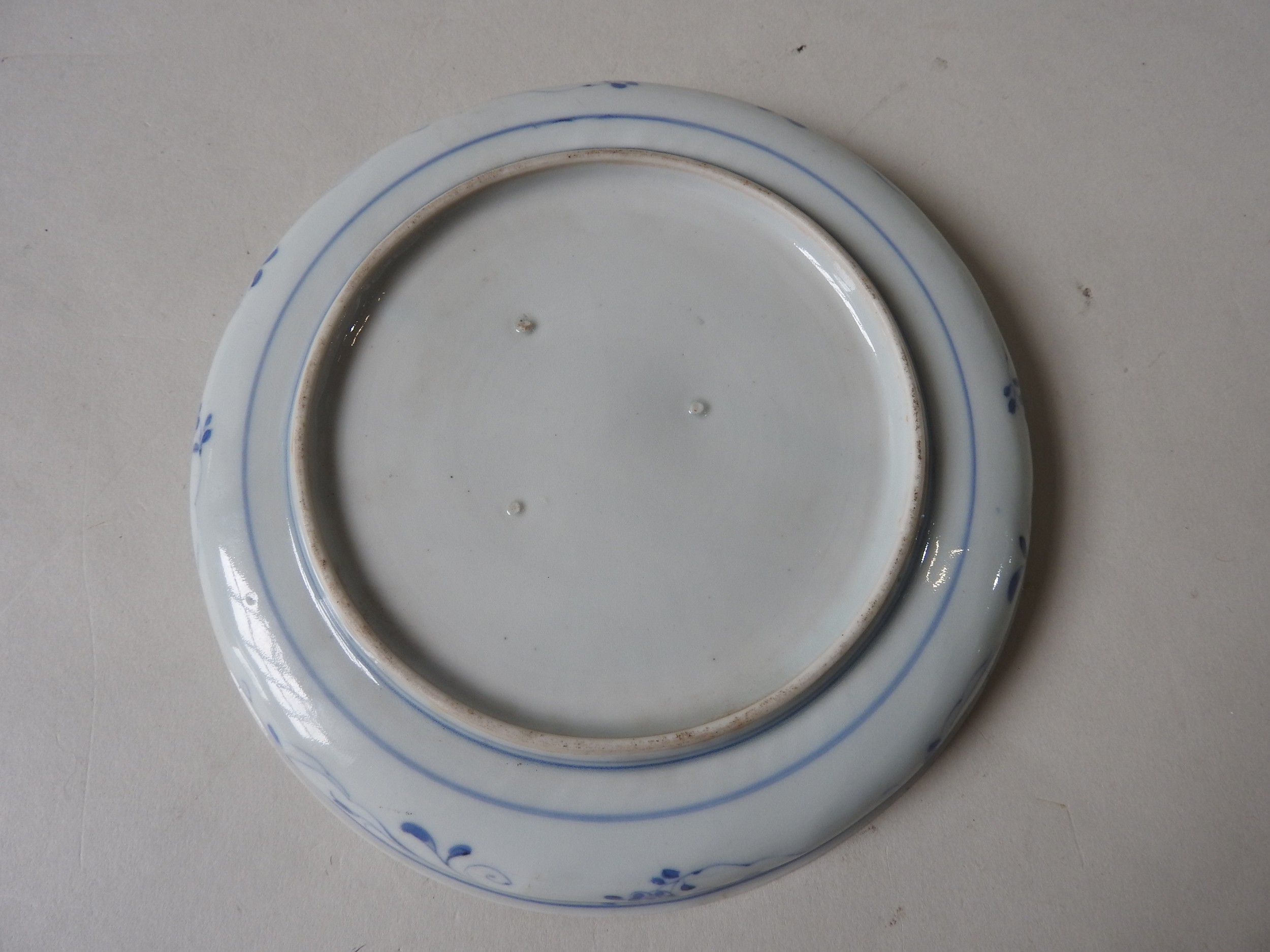 A CHINESE KANGXI CHARGER, damaged, two 18th century blue and white export plates, two other 18th - Image 4 of 4