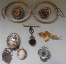 A GROUP OF VICTORIAN AND LATER GOLD AND GOLD COLOURED METAL JEWELLERY, the group includes a gold